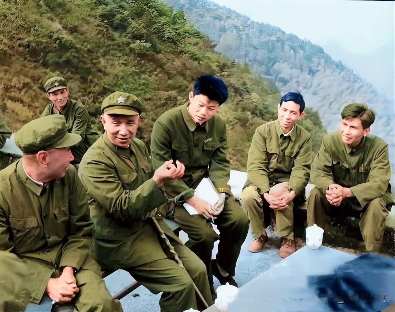 粟裕大将的悲伤之地这张老照片拍摄于1978年5月，71岁的粟裕大将再次来到安