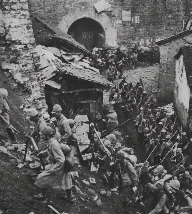 “许昌保卫战”是抗日战争时期豫中会战（1944年）中的一场关键战役，发生在河南省许昌市（当时称许昌县