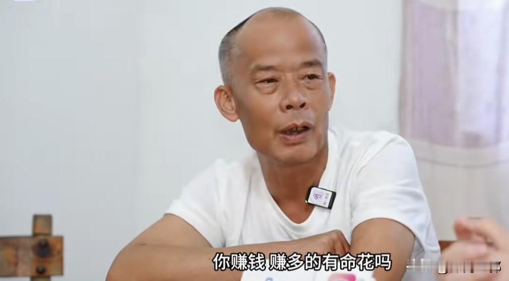 在广东佛山莫氏鸡煲的热度还没有下去，香港的艺人扮演鸠摩智的演员李国麟开车两个小时