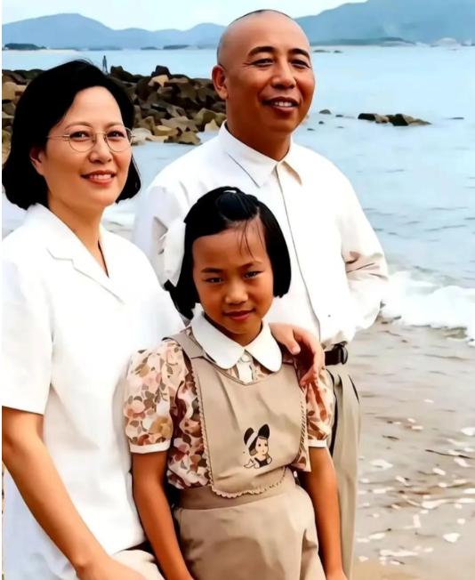 1972年，65岁的开国上将宋时轮娶了32岁的郑晓存，而郑晓存不是别人，正是他亡