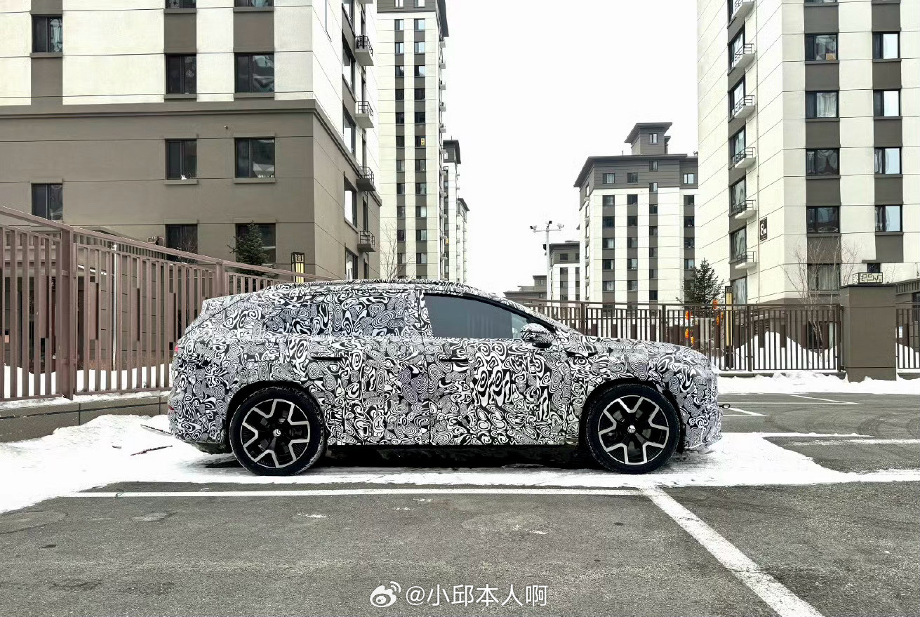 一汽大众全新纯电SUV谍照曝光最近网上曝出了一汽大众一款新车的谍照，看着挺有意思