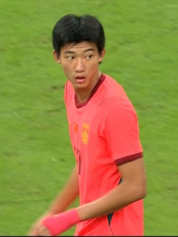 高中生国足首秀！历史最年轻国脚诞生⚽️