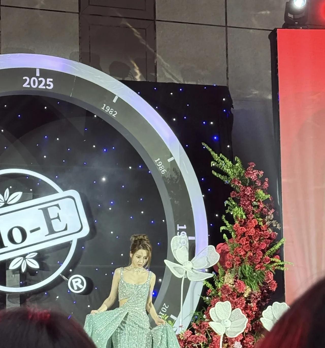 杨颖这种天颜还需要讨论身高吗？因为无论高矮美到这种程度都无所谓了好吧。所以攻击