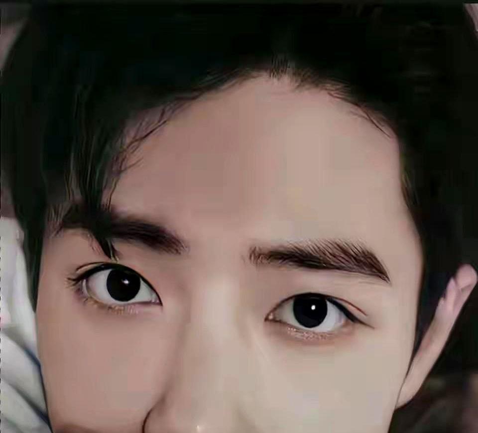 肖战把拍戏当流水线，一人带两条组，文戏武戏同时开，工期直接砍三分之一。这不