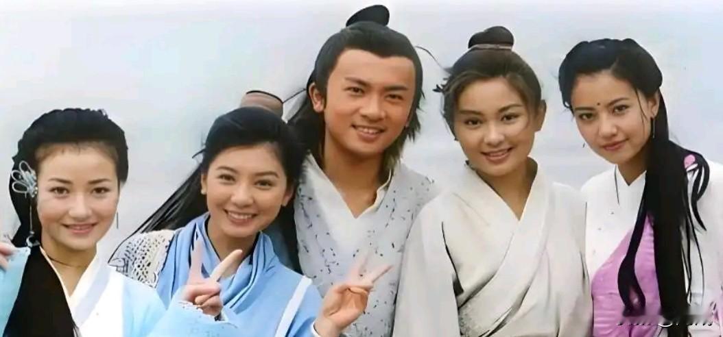 武侠是成年人的童话，多数时候更偏向男性视角。金庸作品剧情精彩、武功设定独特，爱情