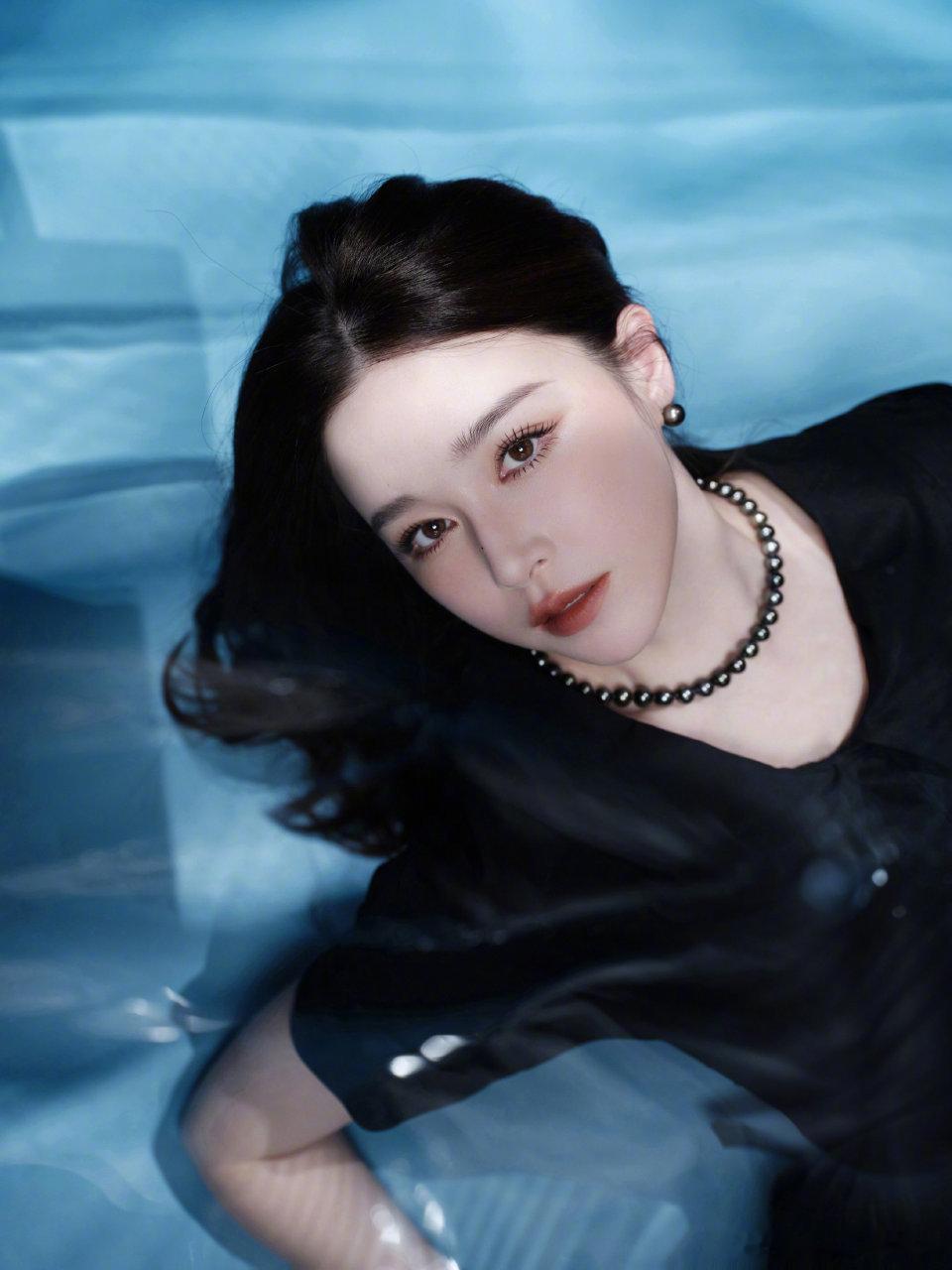 阚清子人胖了干啥都心酸阚清子把筷子p歪了阚清子太实在了！主动承认美颜P歪筷子