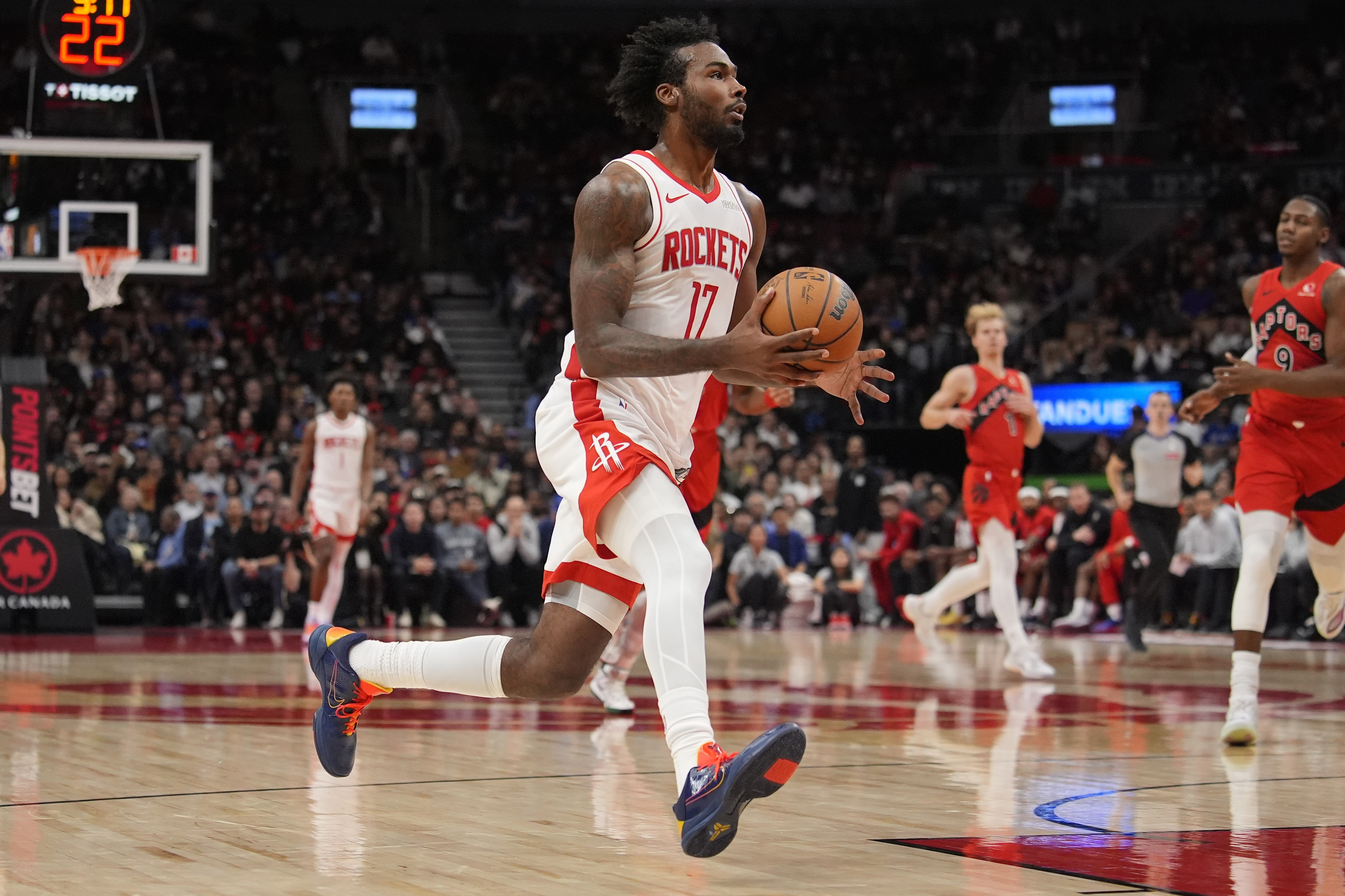 上赛季火箭队没什么超级射手，而本赛季伊森和谢泼德已经成为了联盟顶级射手。更值得一