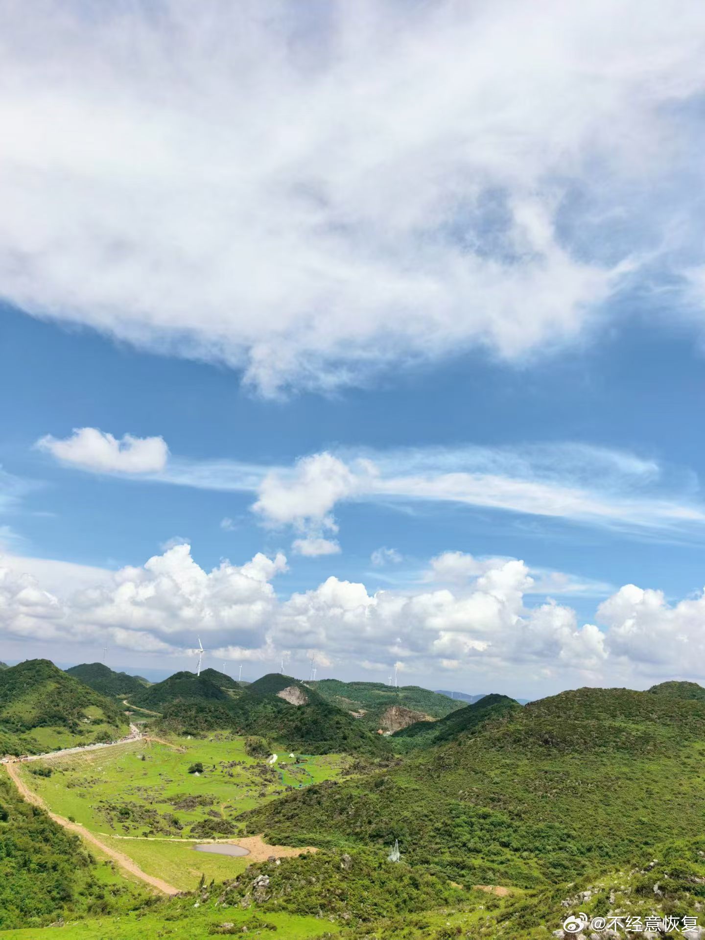 云南大理宾川县乌龙坝草甸，素有“宾川香格里拉”的称号为什么现在旅游都喜欢住民宿