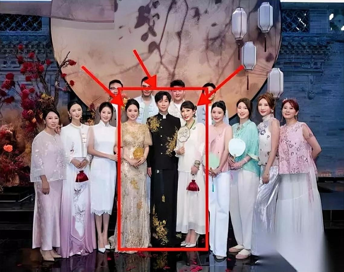 董璇结婚这事藏着个小尴尬明明是新娘，却活成了“背景板”？看现场图我都