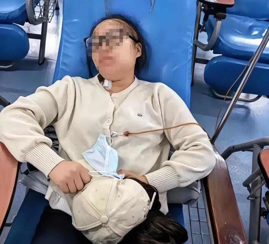 泪目！安徽亳州蒙城县30岁黄女士，短短几年里接连送走四位至亲，大儿子五六岁时查出