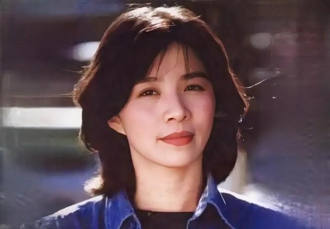 1980年的一天，演员迟蓬回到宿舍后对倪萍说：“真对不起，倪萍，选上我了。