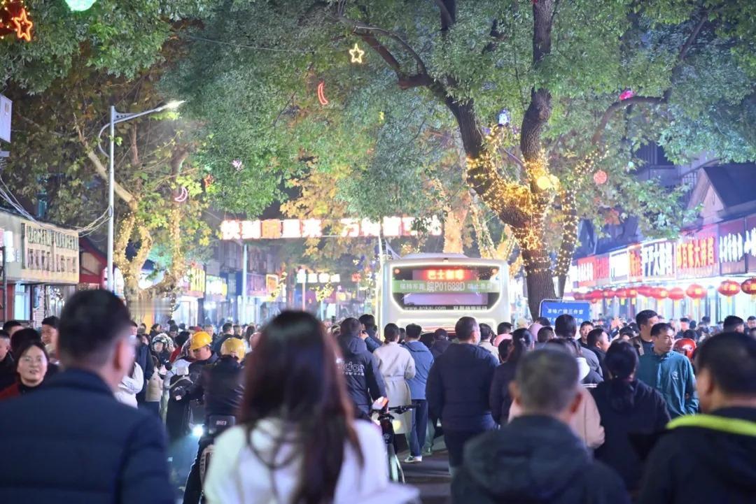 安徽广德“三件套”爆火，江浙沪游客跨省打卡挤爆小城最近安徽广德彻底火了！