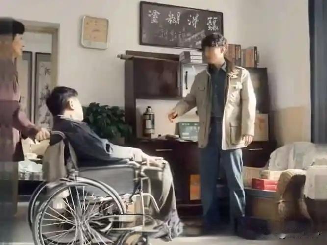 追完《主角》大半剧情，唯独刘红兵遭下岗这段情节，越琢磨越别扭，总觉得编剧的设定经
