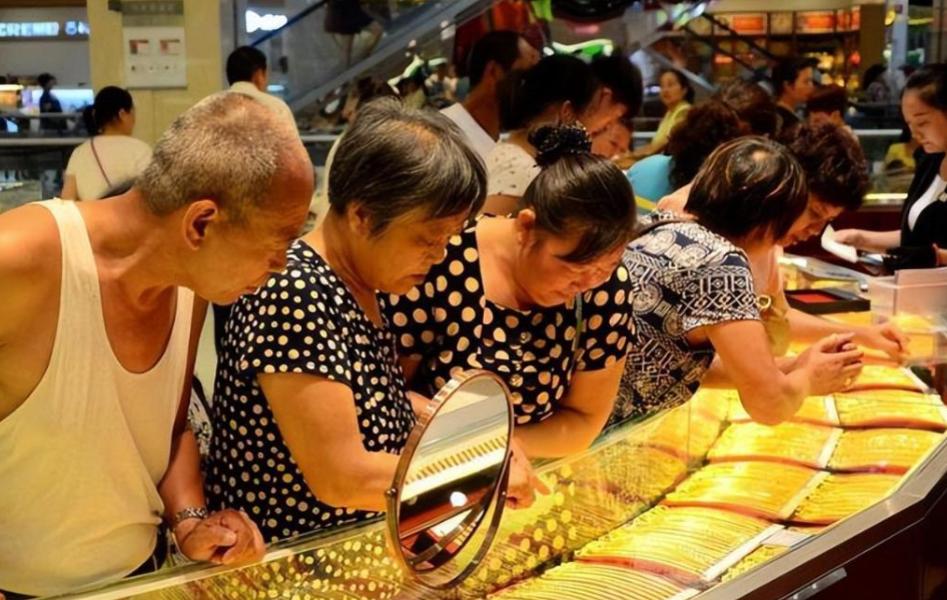 美联储加息3次，金价恐跌至3800，中国家庭13年后再次被套牢？ 前几个月还