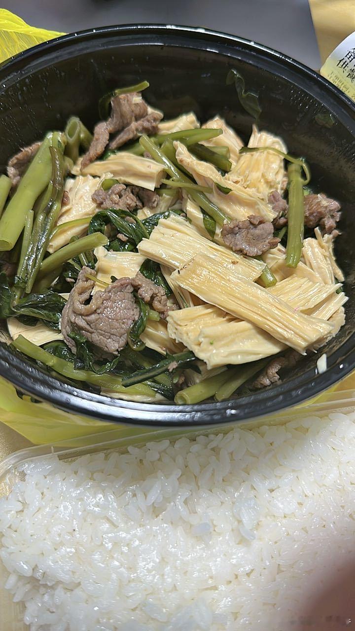 没啥好吃的…又吃你们嫌弃的空心菜炒牛肉了