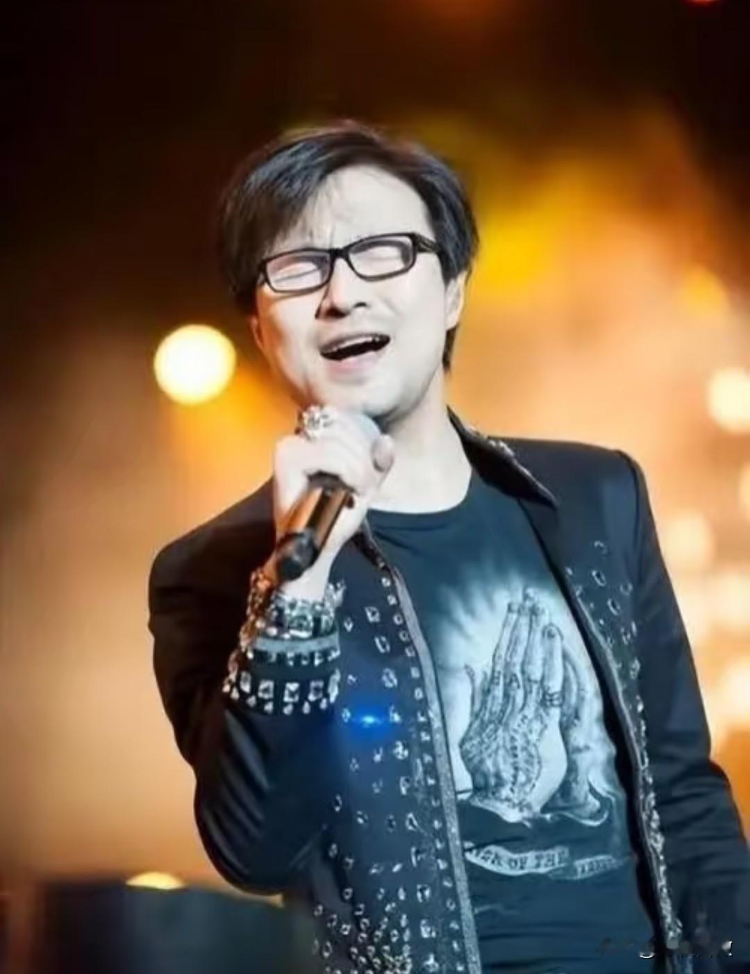 汪峰,接下来可能要面临这3个选择1、锻炼身体,然后一段时间禁欲,因为这次高音唱