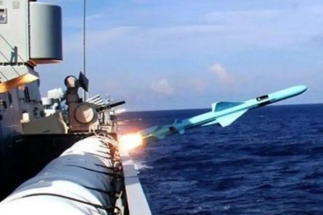 出手了！中国表态！先把这话放在前头：中国对着日本只是军演不真动手，是不是怂