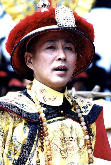 1705年，那个93岁的宫女苏麻喇姑终于走了，她一辈子都没洗过澡，也没吃过药。