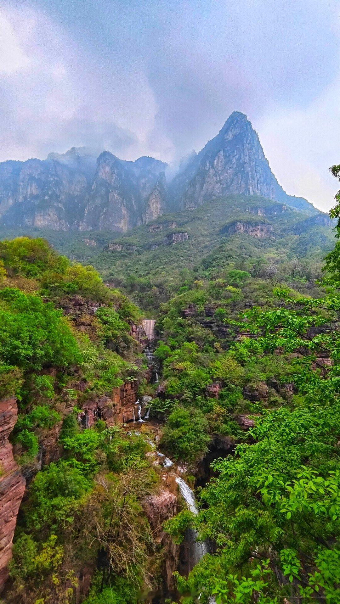 郑州春天里的一场文化盛宴云台山红石峡，被誉为“峡谷极品”“地质奇观，世上绝景”“