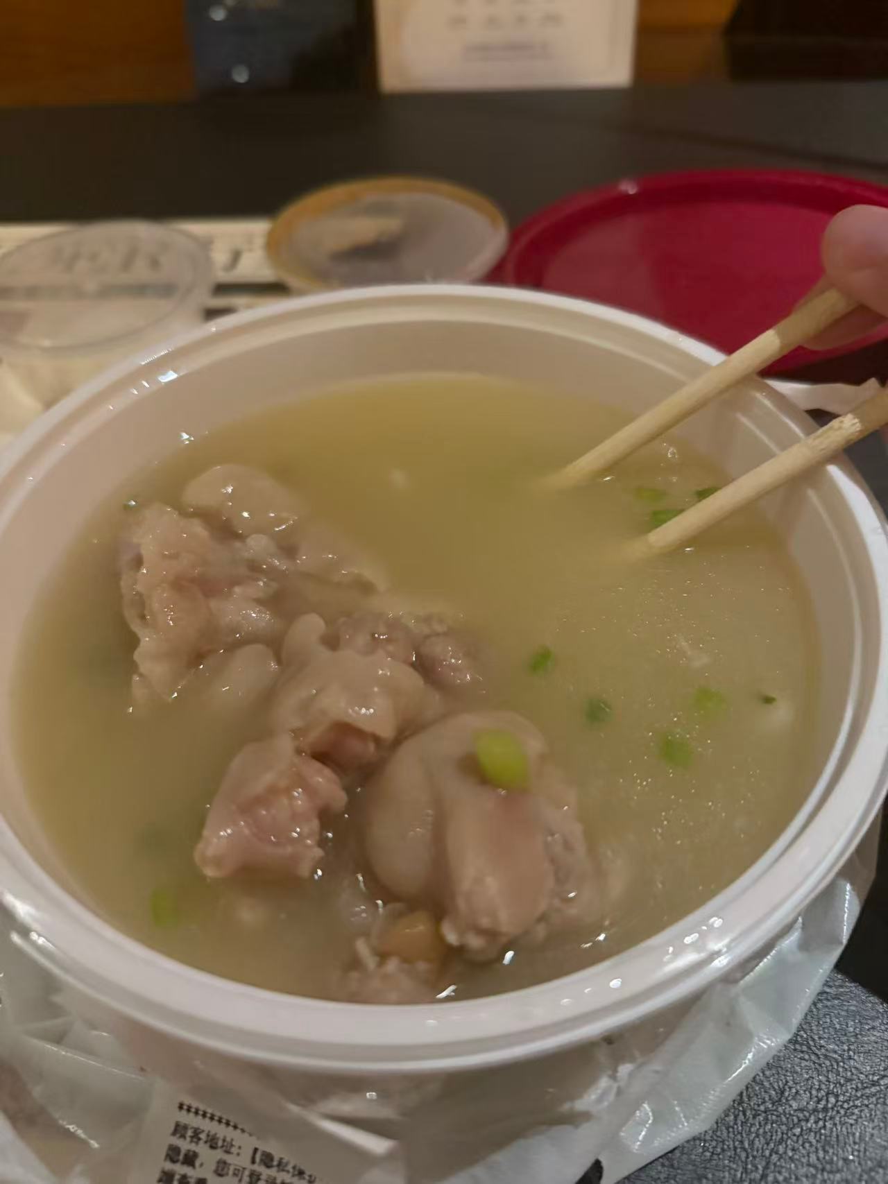 晚上回来太晚了，今天一天好饿吃点不辣的​​​