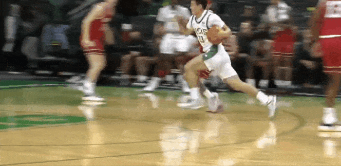 NCAA林崴首秀,俄勒冈大学73-53战胜犹他大学。林崴出战25分钟,得到了10
