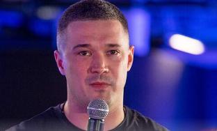 俄媒：乌前防长被解职，“正中俄罗斯下怀”  英国《每日电讯报》分析称，乌克