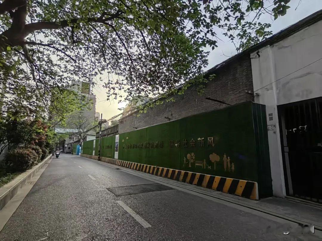 无锡人熟悉的南市桥巷确定要拆了。目前，南市桥巷地块旧城区改建项目已正式生效。部分