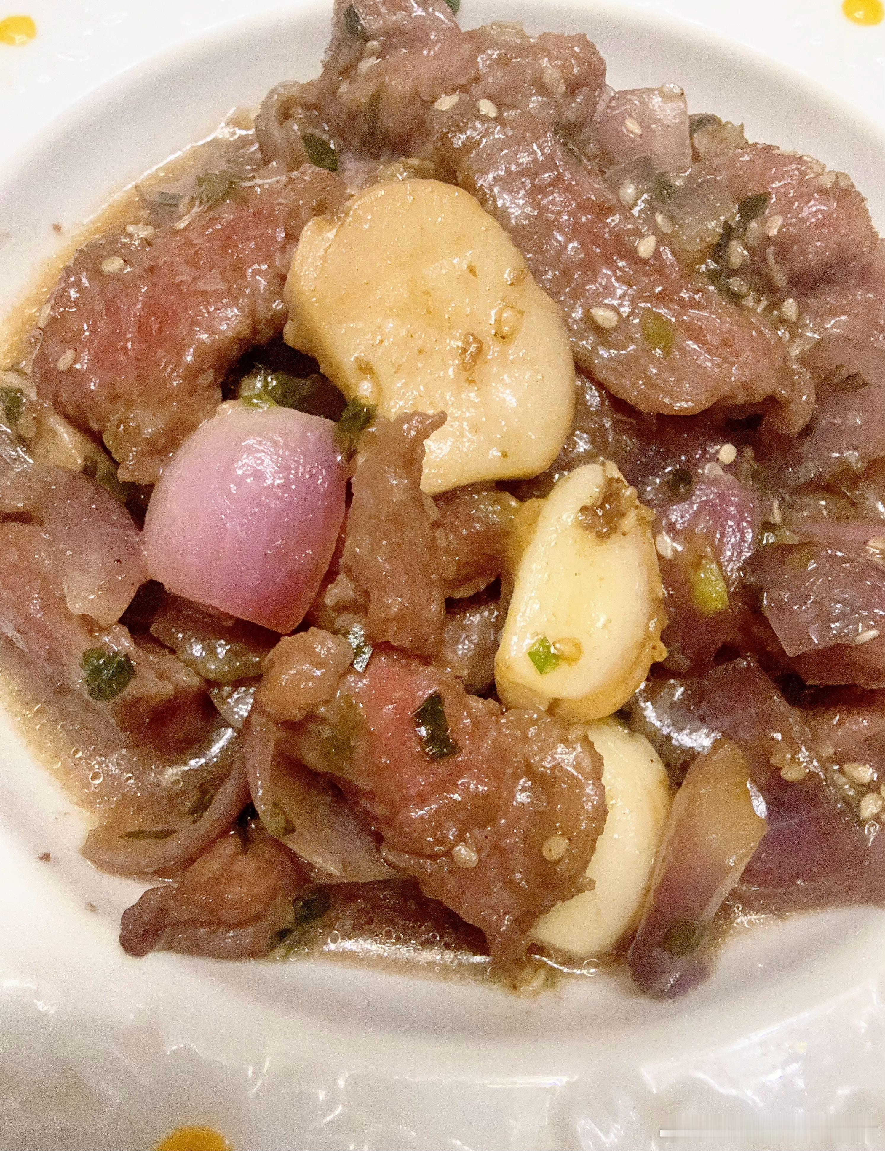 ❤️今日晚餐：八种刺身拼盘、葱油牛肋条、蒜香红米苋、白萝卜牛筋丸汤、鲜蔬菌菇烩年
