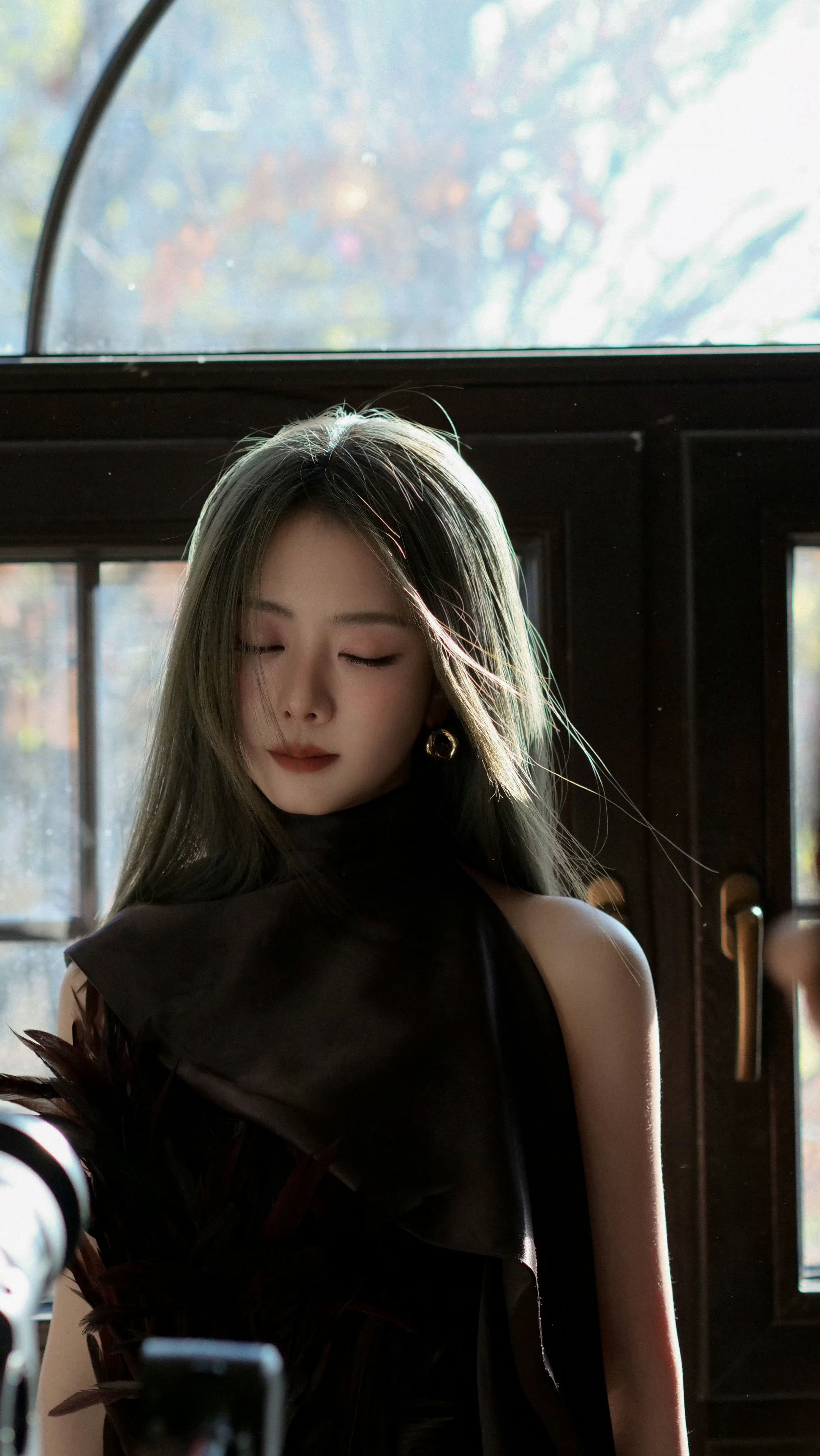 谭松韵穿黑丝也是性感