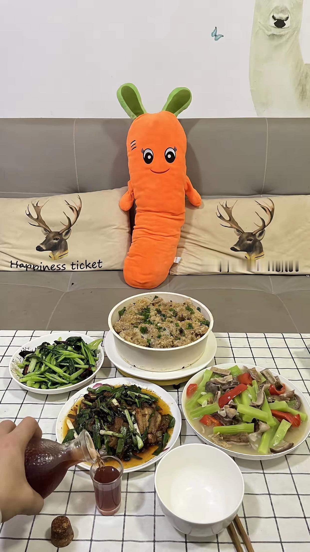 30岁的我,无房无车,月薪8000,一份双休的工作。不出意外的话,我可能就是我家