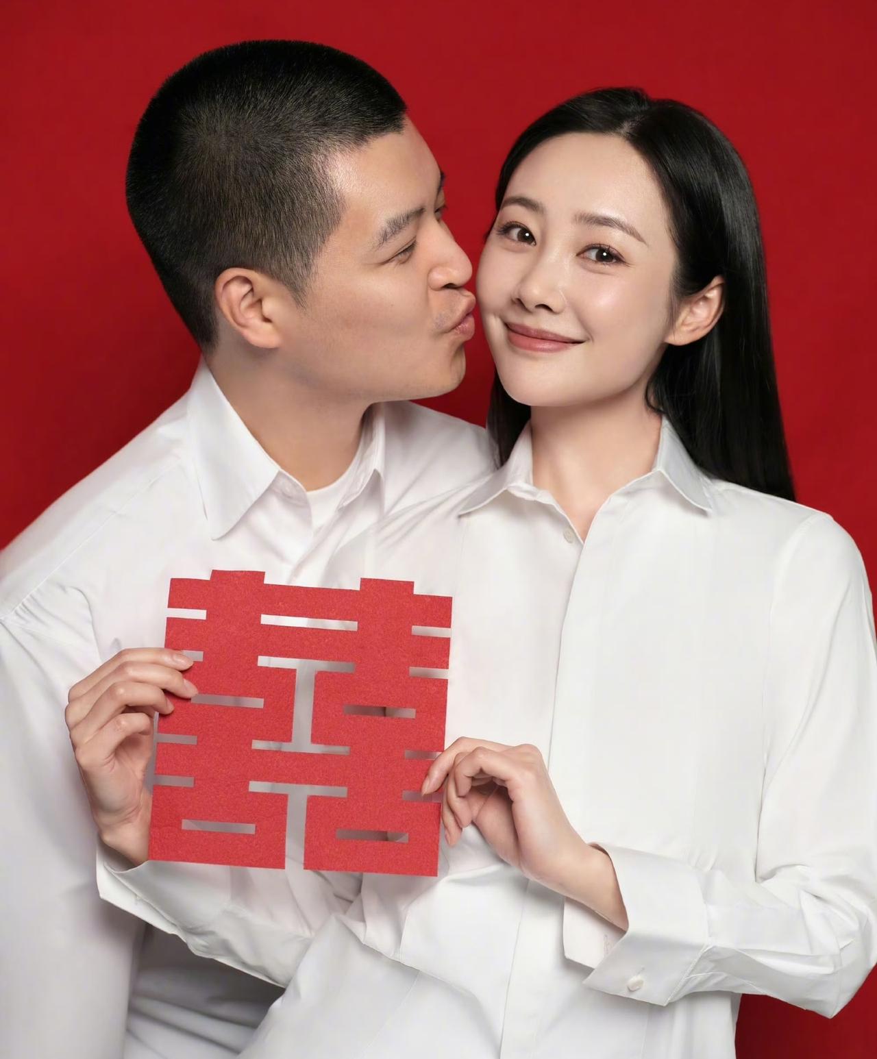 恭喜！歌手马𬱖和女演员李纯官宣结婚。两人晒出了结婚证书，并且还带上了亲密接吻