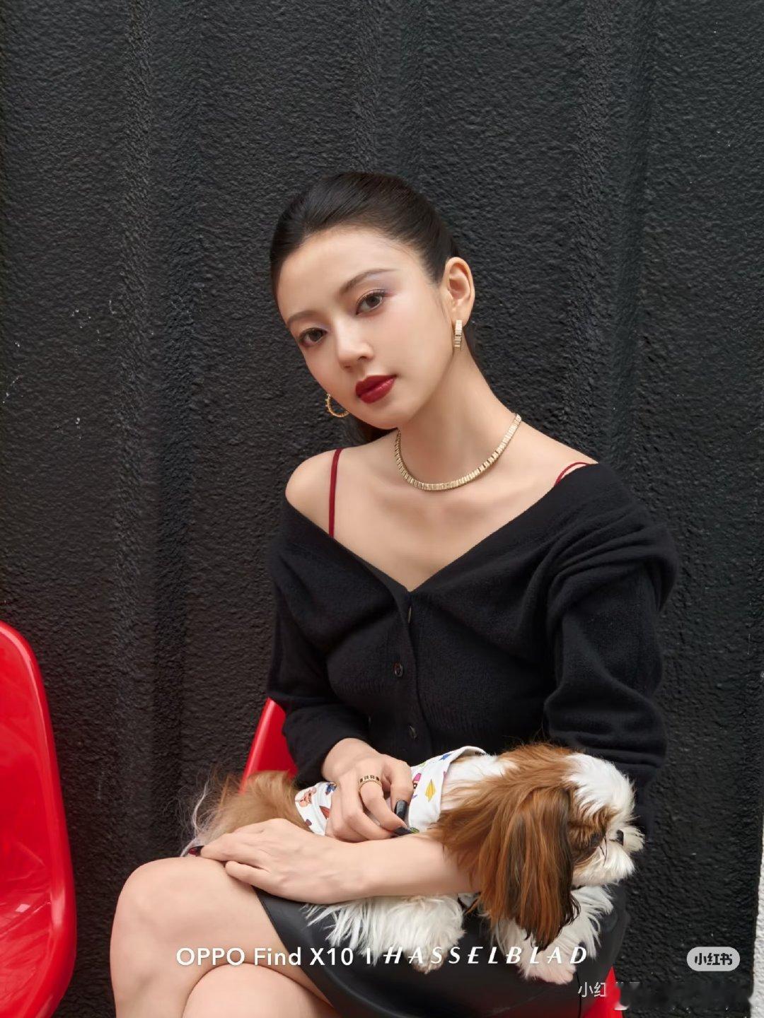 长成她这样，感觉随便怎么化都很美吧厉害的不是化妆技术，而是那张完美的脸啊不管男女，美貌是稀缺资源不然