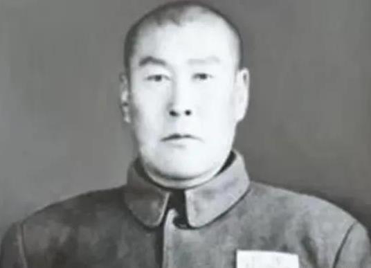 1942年，女游击队员不洗脚的怪癖，引起队长甄凤山的怀疑。夜半，他派妻子偷偷查看
