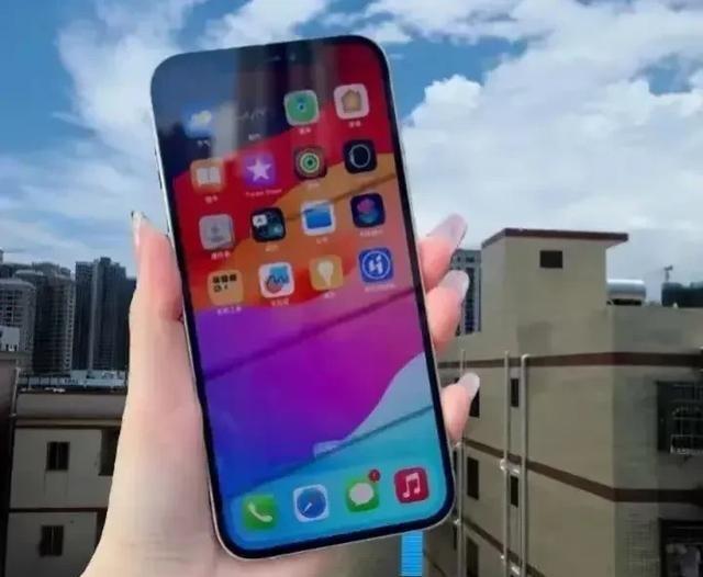 为什么iPhone用的时间比较长？手机圈里有一种挺有意思的“老兵现象”。有些新