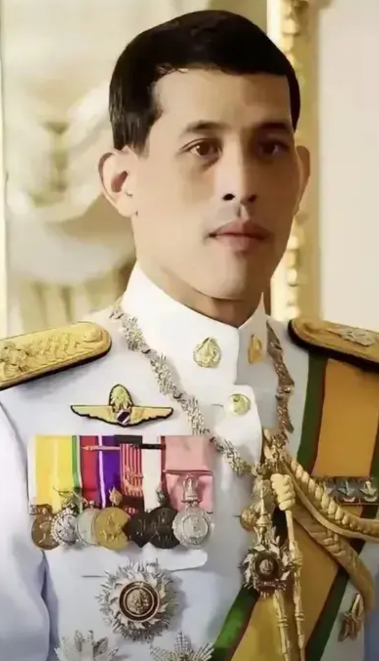 泰王玛哈当了大半辈子安稳太子，又做了九年的泰王，在73岁终于展示了自己作为王者的