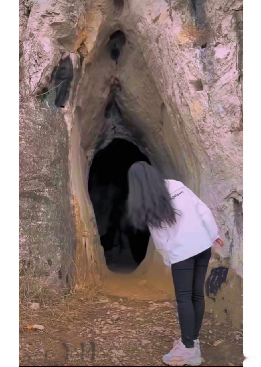 叫她不要去，也叫她不要去看这，可是她犟的很，硬是不听话呀。不仅非要去，还非要费力