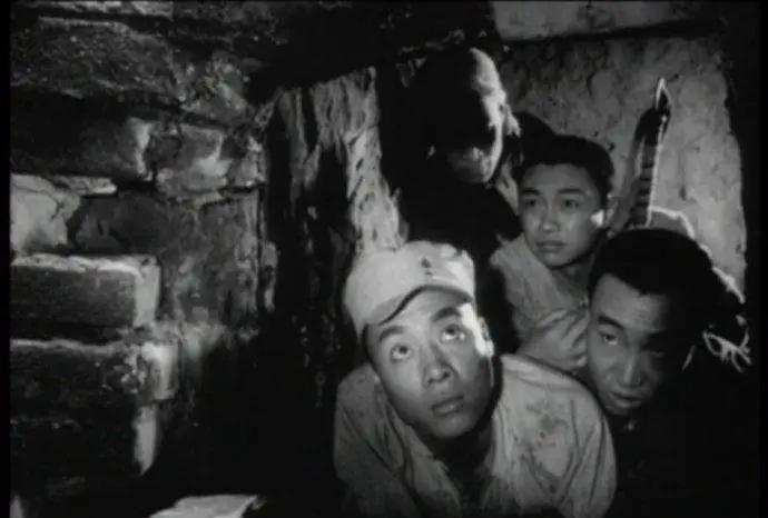 1945抗战中，一大批鬼子来到冉庄，他们拿着铁锹、洋镐和铁棒一进村，就分头搜开了