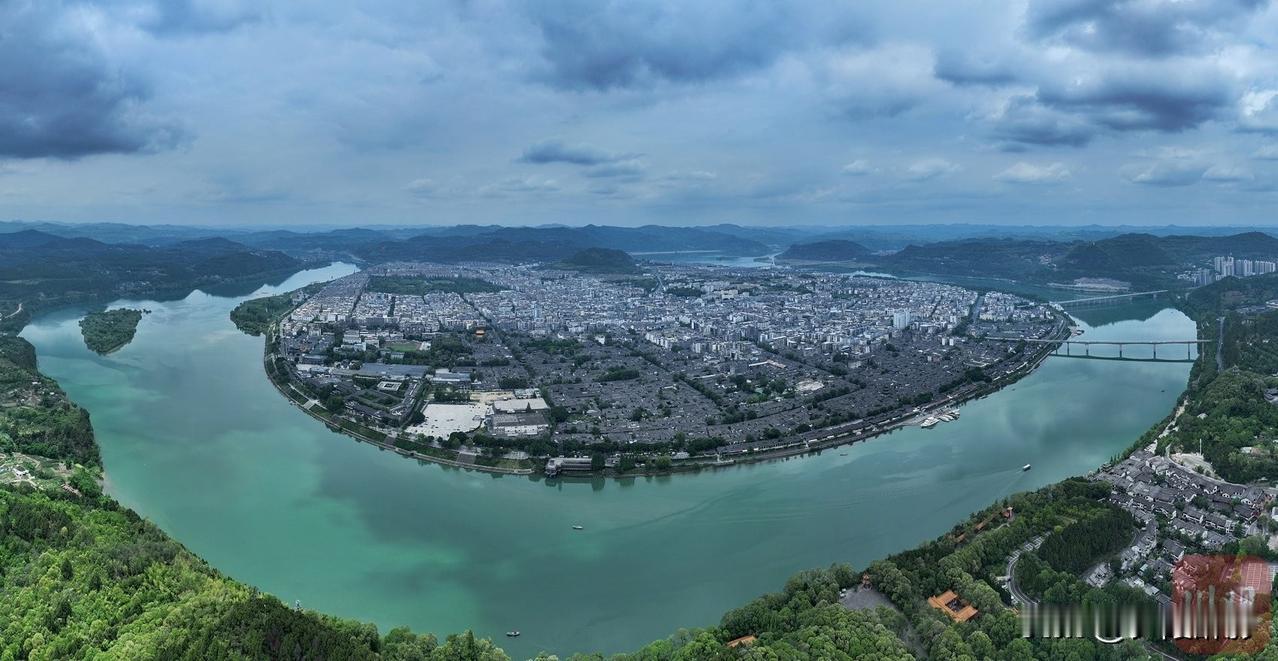 坐拥两座5A景区、十大4A景点，手握三国源头、春节发源地、中国绸都、将帅故里四大