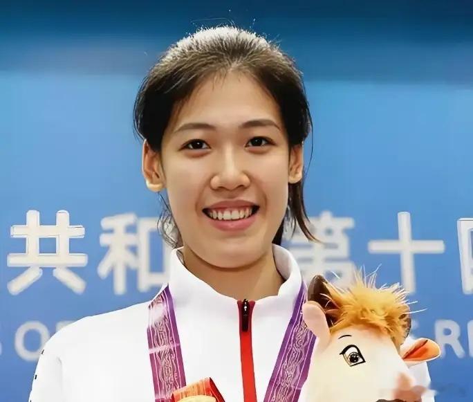 李盈莹真的成了中国女排一代悲情人物了！她应该是朱婷之后，中国女排个人能...