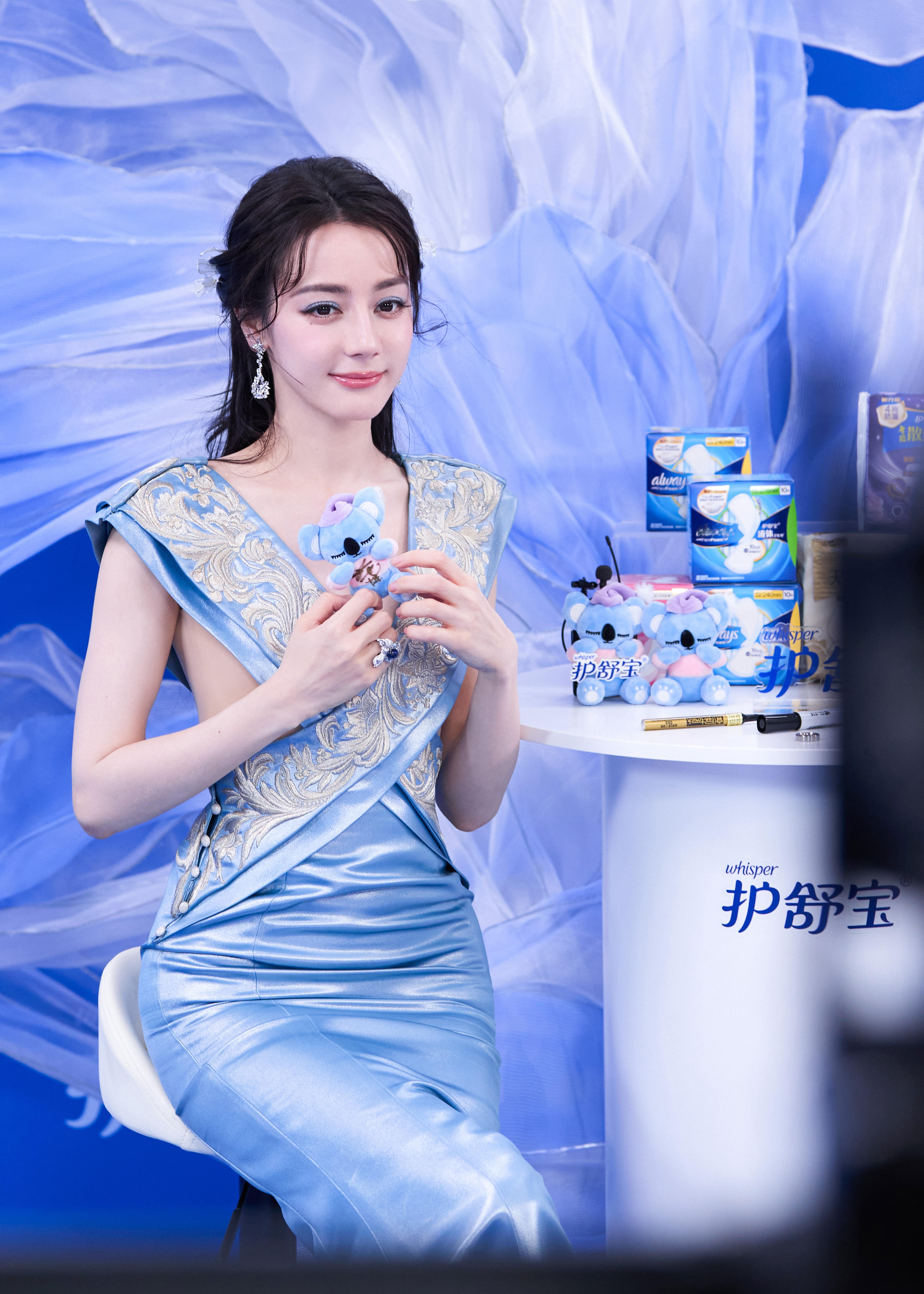 迪丽热巴利剑玫瑰预热迪丽热巴​​​