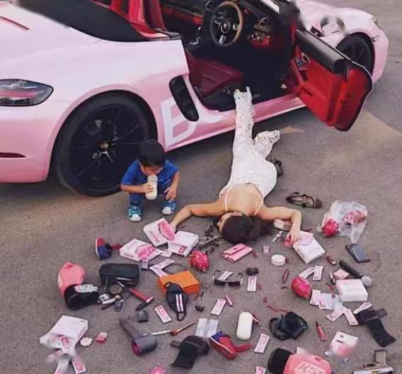 怎么判断一个人是真有钱还是装有钱？最近和一位银行朋友聊天，她的2个说法令人诧异。