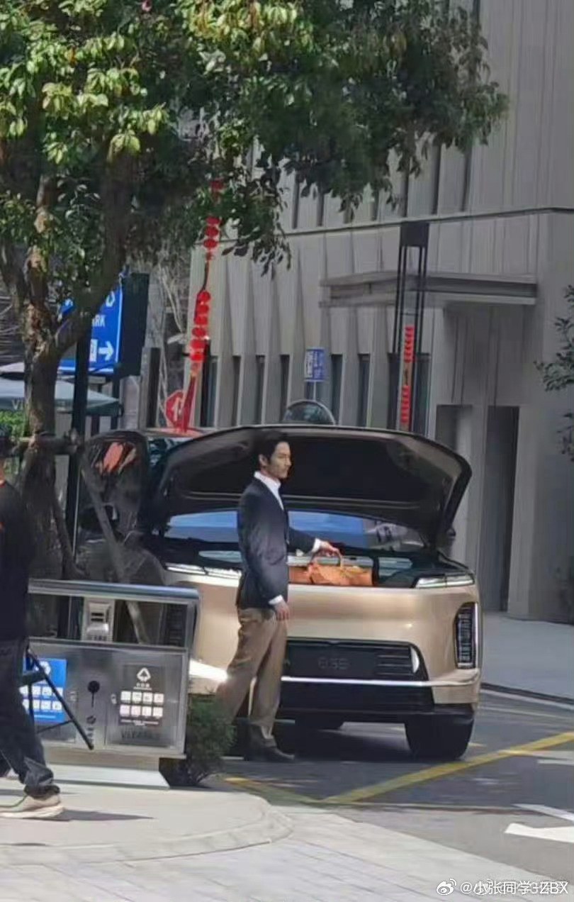 蔚来公司产品里面前备箱最实用的是乐道L90，不光能装，洗干净还能坐。代价是颜值低