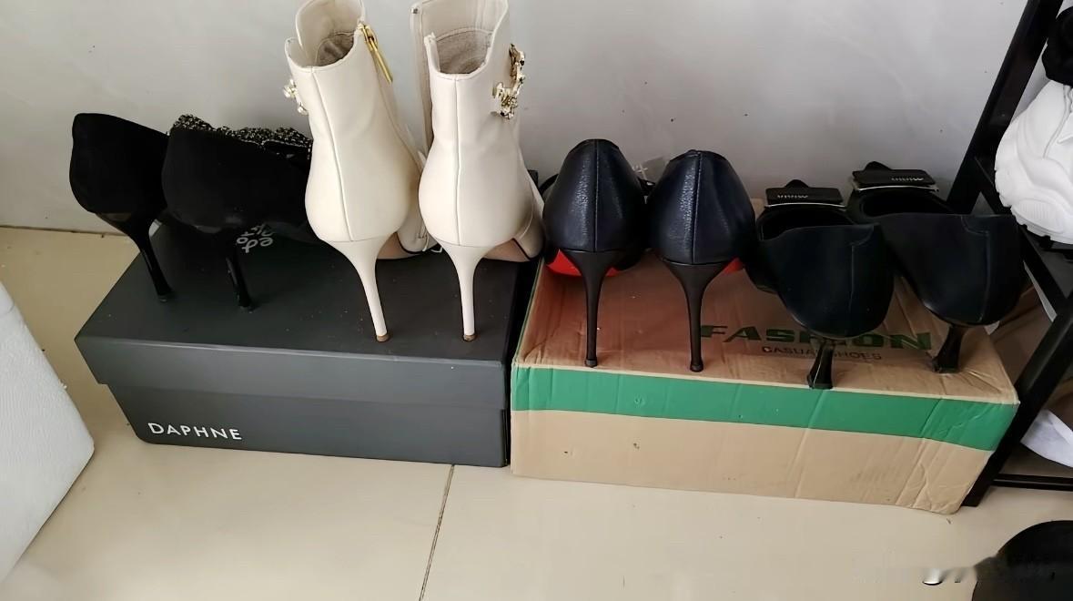 红色高跟鞋和黑色高跟鞋哪个好看