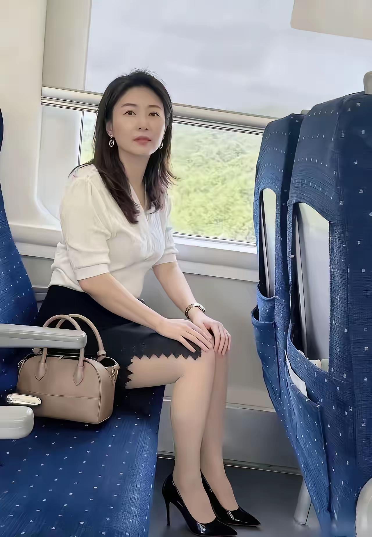 大家猜一猜，看起来像多大年纪，大家就大胆的猜，猜错了也没事。