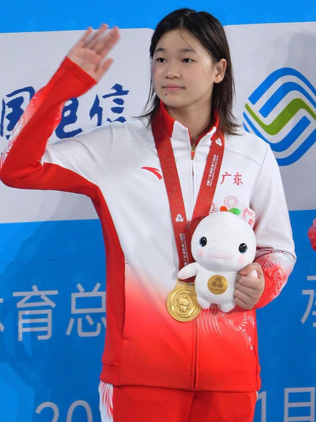 全红婵再次站上台，她一定吃了很多的苦，第一跳就知道红妹回来了！高清镜头下，正常