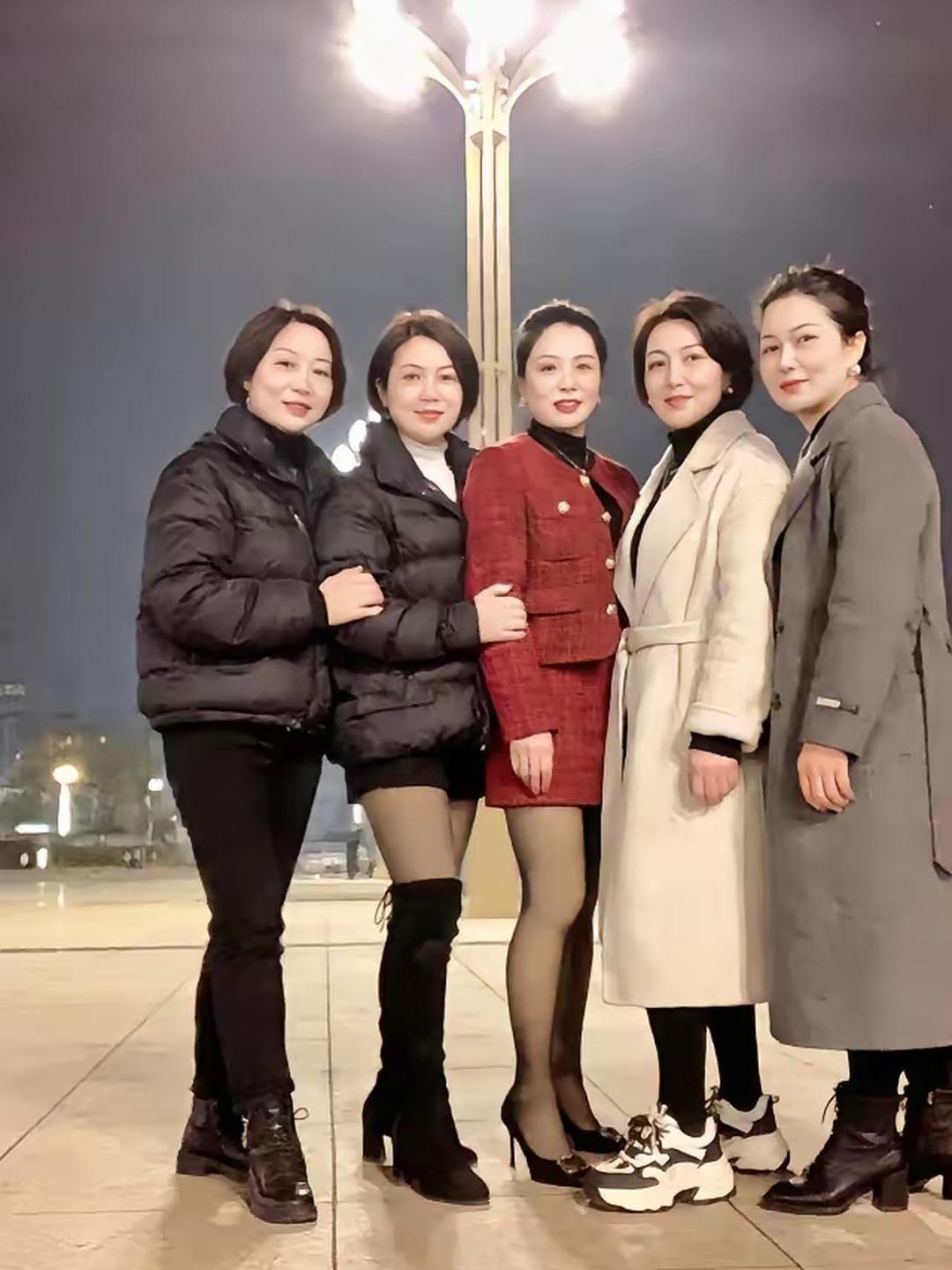 这五位大妈，你认为谁穿衣最具品位？谁又最为俗气？
