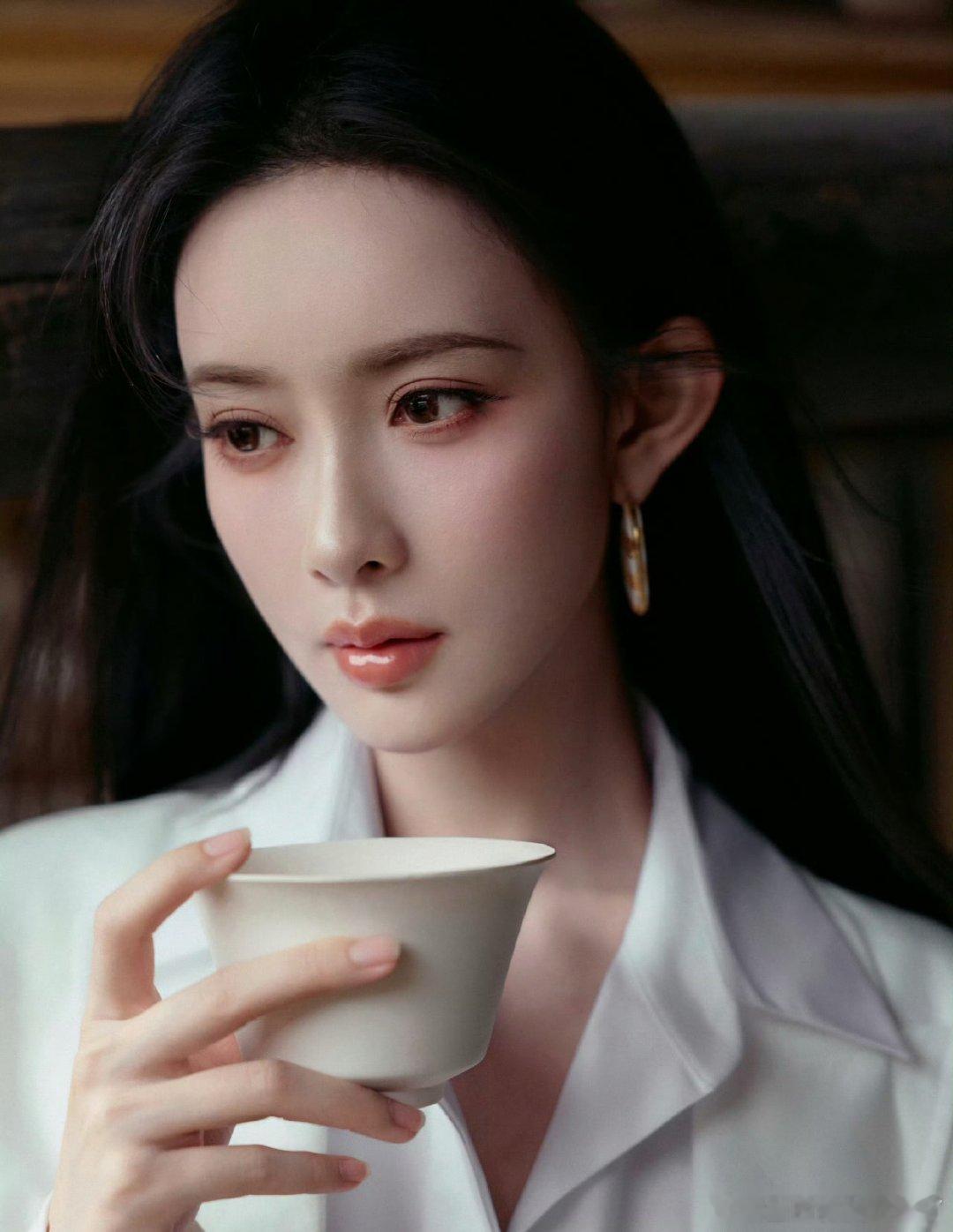 孟子义在浪姐成形容词了弹幕简直太有意思了，我孟姐人未到，反而却成了形容词乘风20