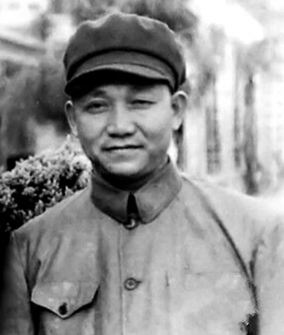 1945年，原本被列入中央委员会候选人的陈光，却被毛主席撤换了下来，陈光当即就表