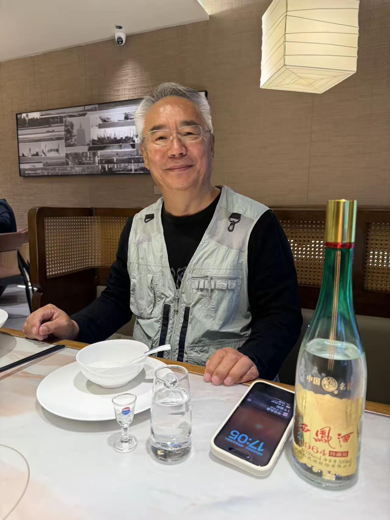 人如果一点酒也不寿命会更长吗。从医学角度上讲，一滴酒也不喝，会更健康。从心理学