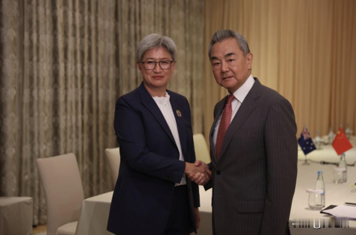 王毅外长抵达菲律宾，一落地就举行了4场会面，菲律宾算盘彻底落空王毅外长真的是
